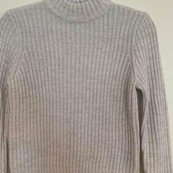Divided light gray sweater - Picture 5 of 6